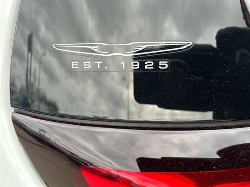 Used 2026 Chrysler Pacifica Select image 19