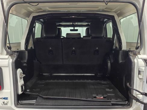 Used 2022 Jeep Wrangler Unlimited Sahara w/ Cold Weather Group image 29