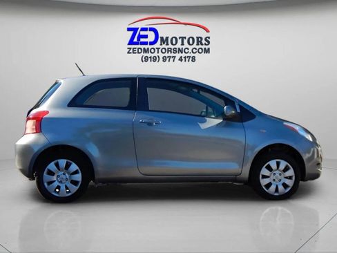 Used 2008 Toyota Yaris 2-Door Hatchback image 4