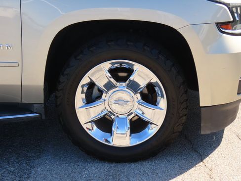 Used 2016 Chevrolet Suburban LTZ image 7