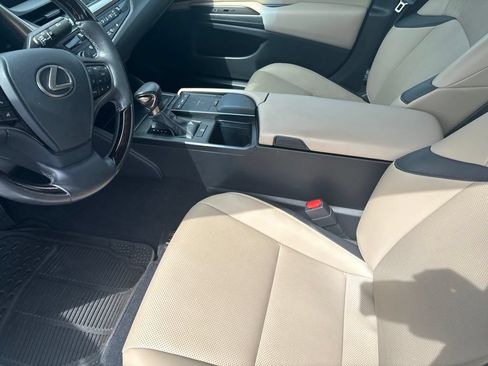 Used 2019 Lexus ES 350 w/ Premium Package FWD image 3