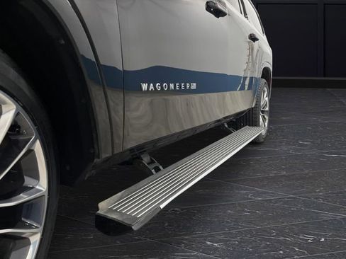 Used 2024 Jeep Wagoneer L Series III w/ Premium Group I image 39