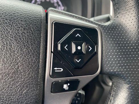 Used 2020 Toyota 4Runner SR5 AWD/4WD image 25