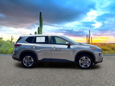 Used 2025 Nissan Rogue SV FWD image 6