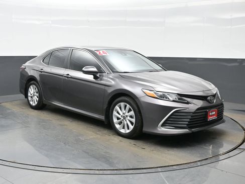Used 2024 Toyota Camry LE image 8
