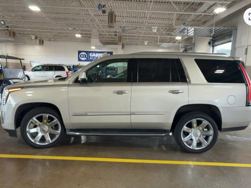 Used 2017 Cadillac Escalade Luxury image 4