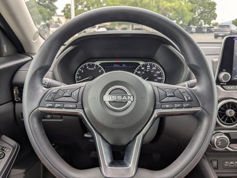 Used 2025 Nissan Sentra SV FWD image 17
