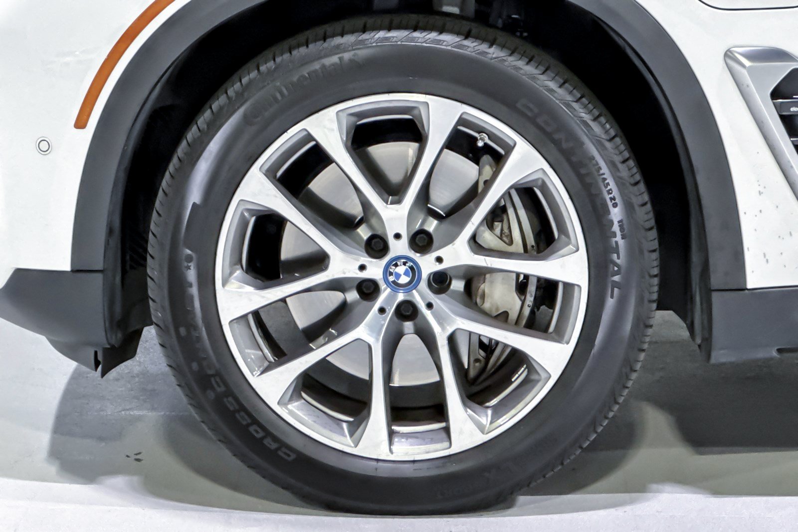 Used 2024 BMW X5 xDrive50e w/ Parking Assistance Package AWD/4WD image 13