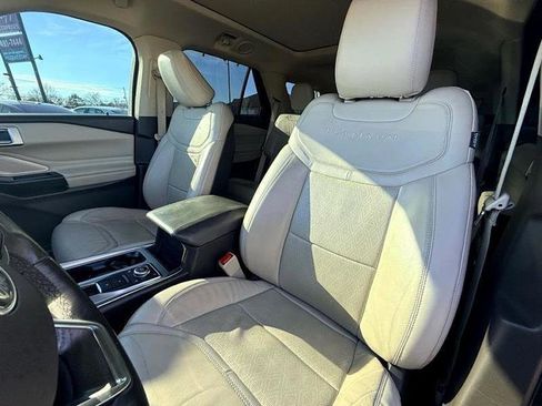 Used 2020 Ford Explorer Platinum w/ Premium Technology Package image 28