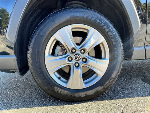 Used 2022 Toyota RAV4 XLE image 7