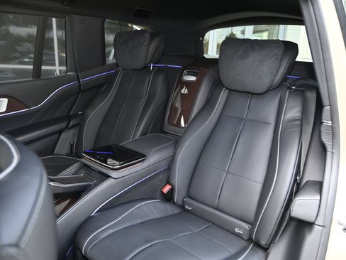 Used 2023 Mercedes-Benz Maybach GLS 600 4MATIC image 42