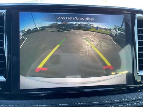 Used 2023 Chrysler Pacifica Touring-L image 31