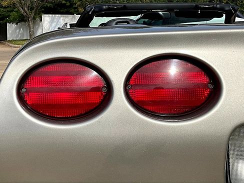 Used 2002 Chevrolet Corvette Convertible w/ Preferred Equipment Group2 image 23