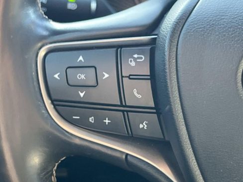 Used 2019 Lexus UX 200 image 26