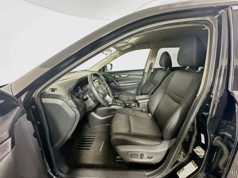 Used 2020 Nissan Rogue SV FWD image 13