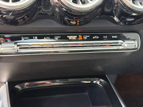 Used 2022 Mercedes-Benz GLB 250 4MATIC image 18