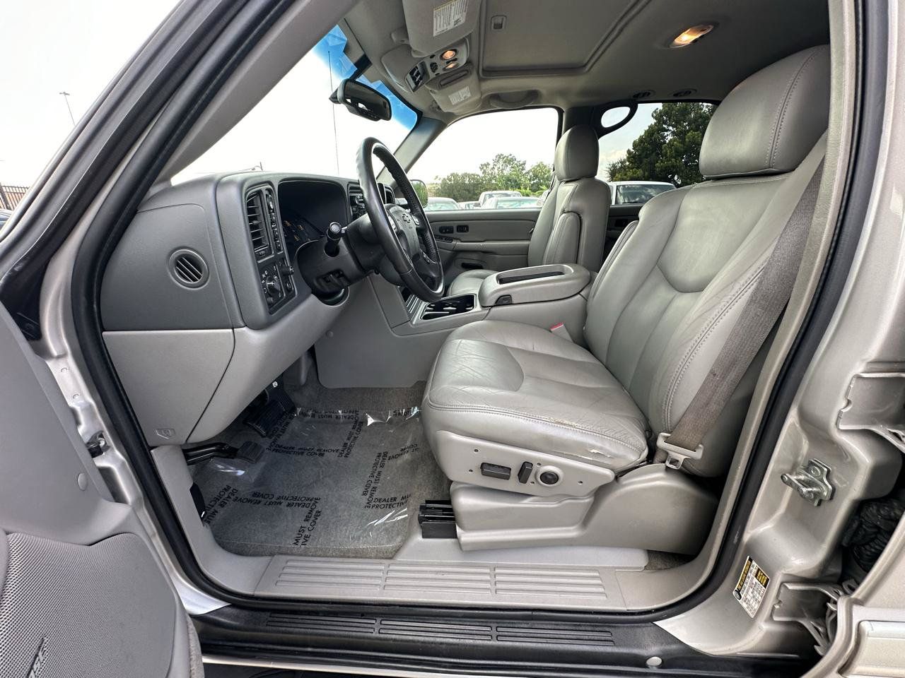 Used 2004 Chevrolet Tahoe LT w/ LT Preferred Equipment Group AWD/4WD image 18