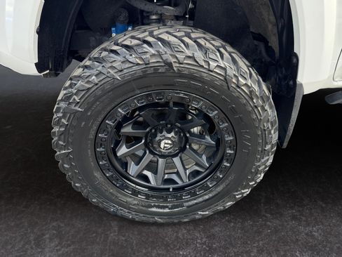 Used 2022 Toyota Tacoma SR5 AWD/4WD image 14