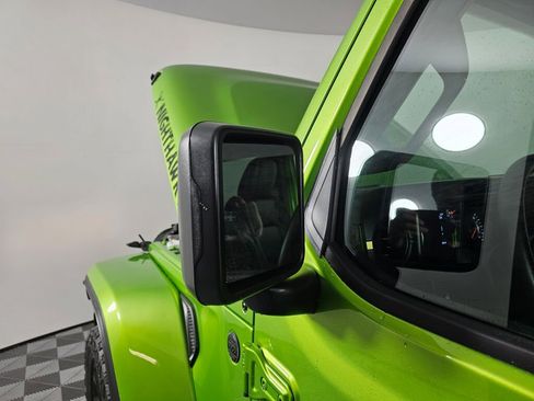 Used 2025 Jeep Gladiator Sport image 12