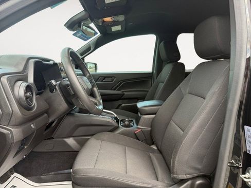 Used 2024 Chevrolet Colorado Trail Boss w/ Technology Package image 4