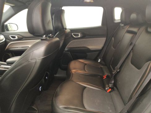 Used 2023 Jeep Compass Latitude AWD/4WD image 18