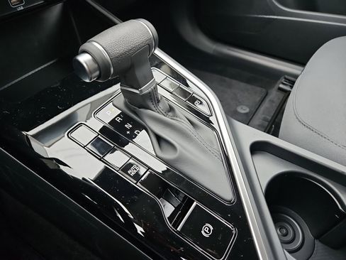 Used 2025 Kia Niro LX image 22