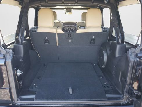 Used 2019 Jeep Wrangler Unlimited Rubicon AWD/4WD image 9