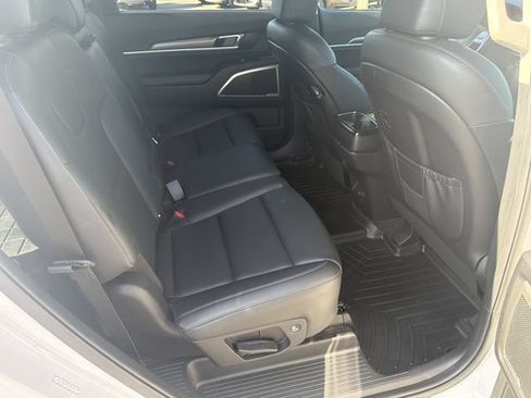 Used 2022 Kia Telluride LX AWD/4WD image 17