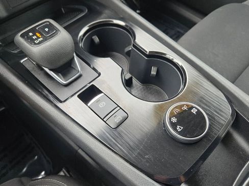 Used 2023 Nissan Rogue S AWD/4WD image 19