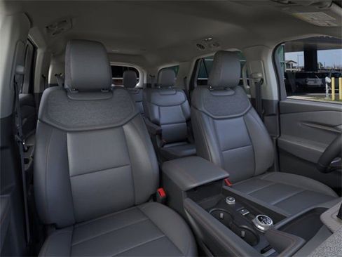 New 2025 Ford Explorer Active w/ Active Comfort Package image 10
