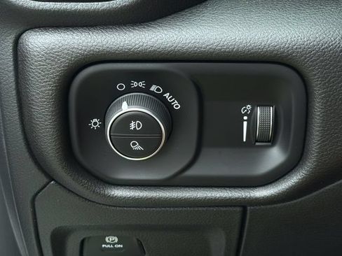 Used 2025 RAM 1500 Warlock AWD/4WD image 31