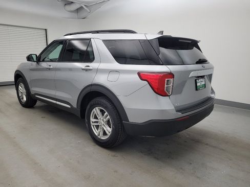 Used 2022 Ford Explorer XLT AWD/4WD image 3