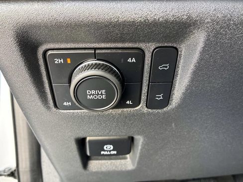 Used 2025 Ford Expedition Active AWD/4WD image 28