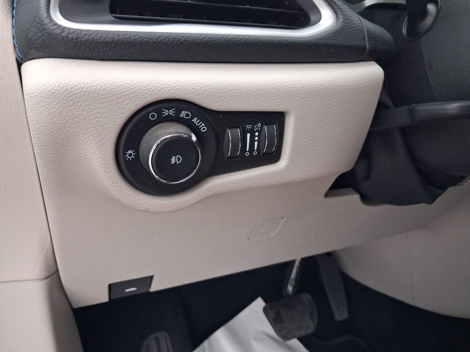 Used 2021 Chrysler Pacifica Touring w/ Cold Weather Group AWD/4WD image 18