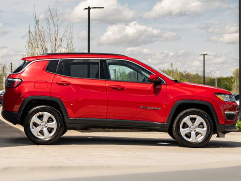 Used 2021 Jeep Compass Latitude w/ Convenience Group image 3