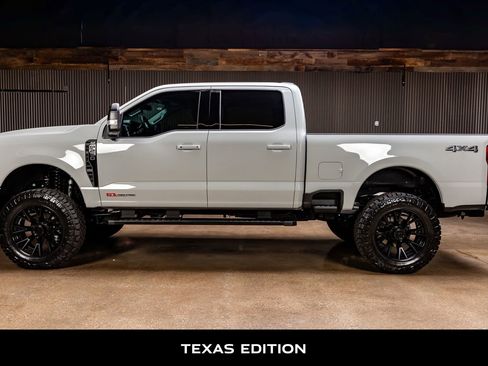 Used 2026 Ford F250 XLT w/ XLT Premium Package image 6