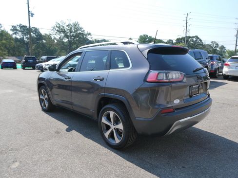 Used 2019 Jeep Cherokee Limited FWD image 8
