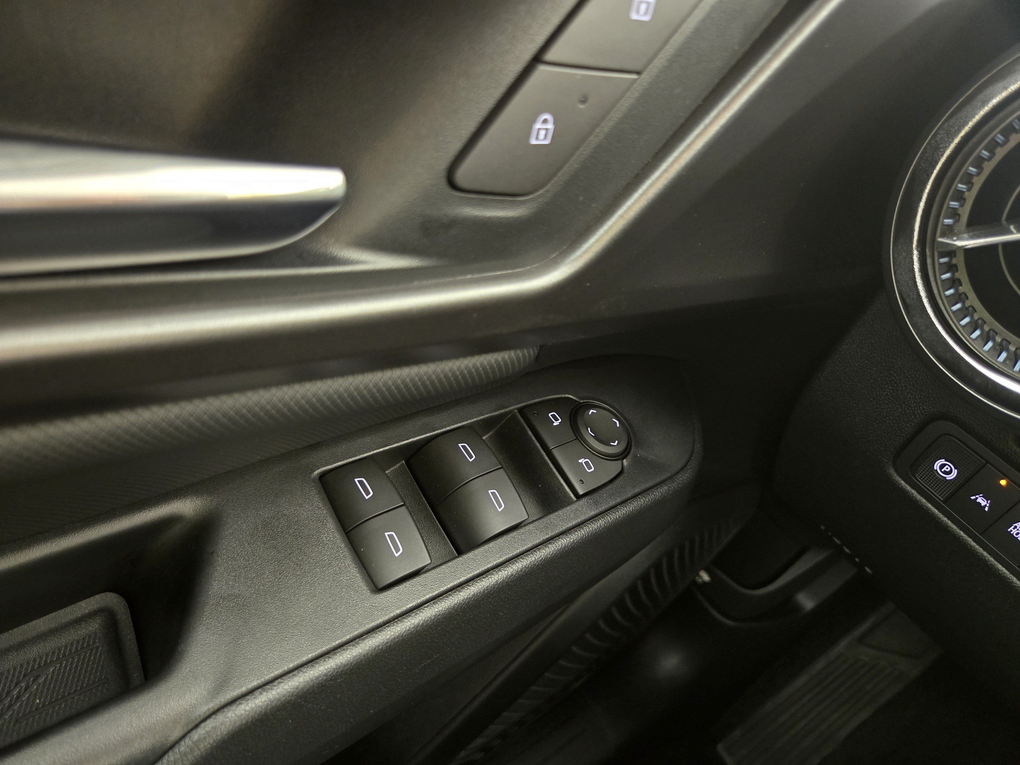 Certified 2025 Chevrolet Equinox EV LT FWD image 29