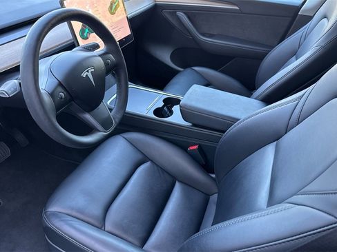 Used 2024 Tesla Model Y 2WD image 10