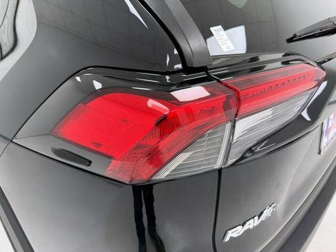 Used 2022 Toyota RAV4 XLE Premium image 36