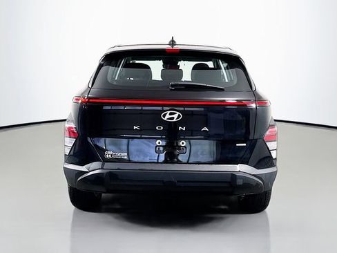 Used 2024 Hyundai Kona SE image 5