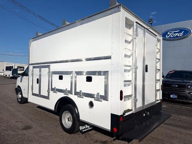 Used 2022 Chevrolet Express 3500 w/ Power Convenience Package RWD image 5