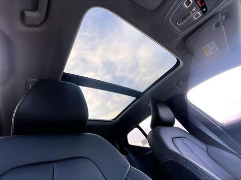 Used 2025 Volvo XC40 B5 Core w/ Protection Package Premier image 25