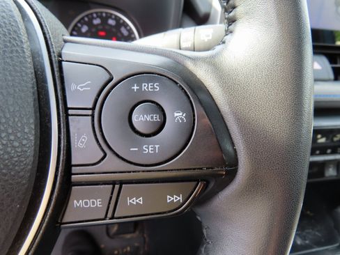 Used 2022 Toyota RAV4 SE w/ Convenience Package image 18