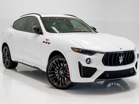 Used 2022 Maserati Levante Trofeo AWD/4WD image 5