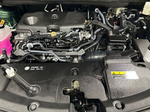 Used 2025 Toyota Sienna XLE image 73