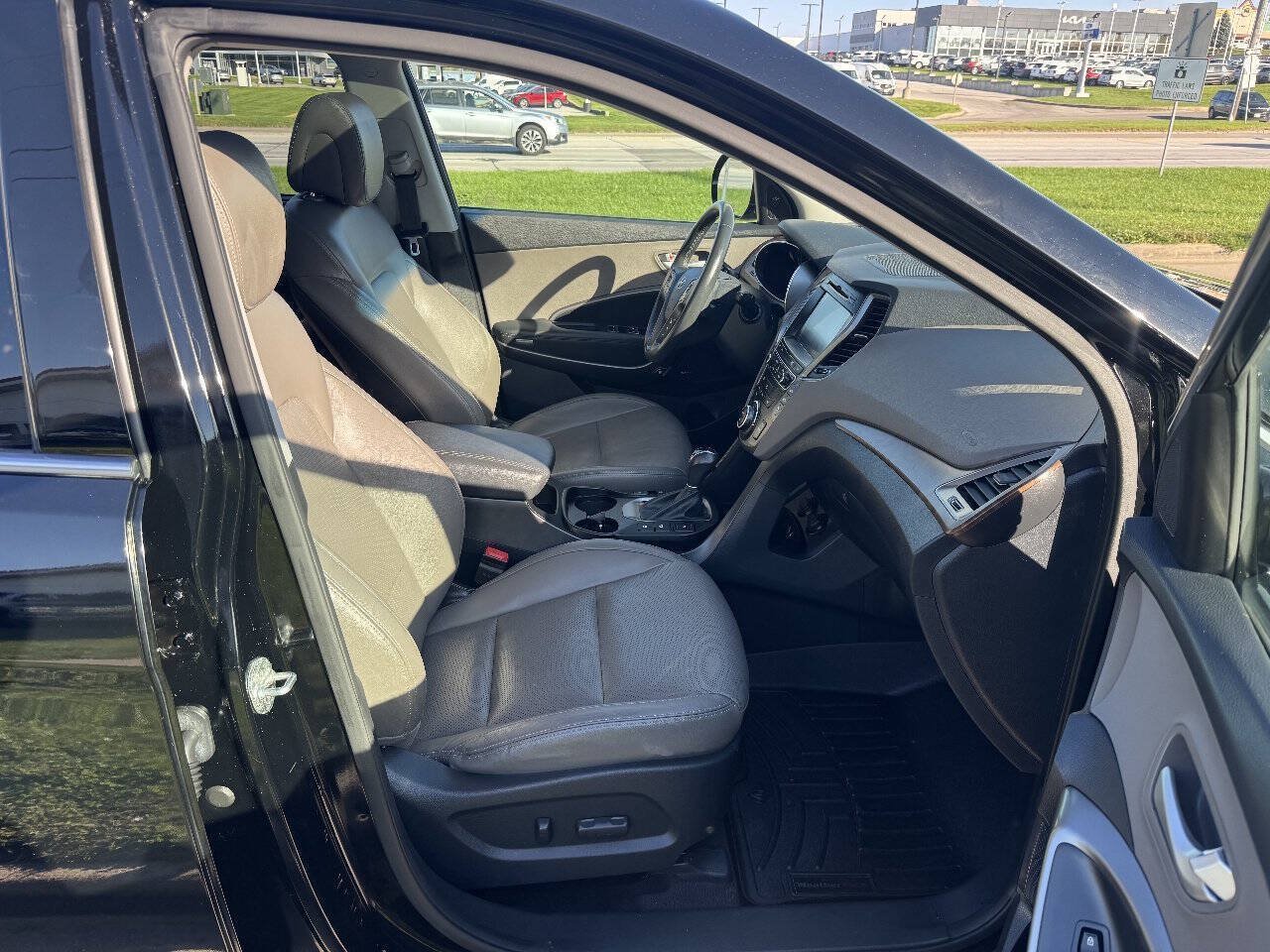 Used 2017 Hyundai Santa Fe Limited AWD/4WD image 16