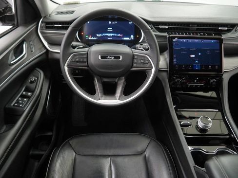 Used 2023 Jeep Grand Cherokee Limited w/ Black Appearance Package image 20