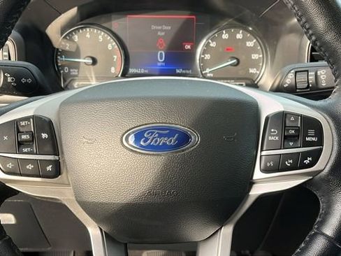 Used 2022 Ford Explorer XLT image 11