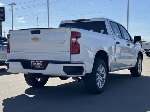 Used 2025 Chevrolet Silverado 1500 Custom image 8